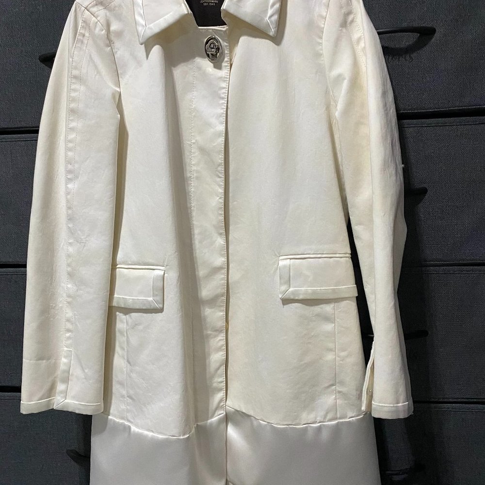 Absolutely Gorgeous, Classy Ivory Canvas/Silk Coach Coat Size 8